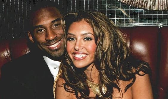 Gruaja e Kobe Bryant me shkrim emocional në prag të njëvjetorit të vdekjes së tij