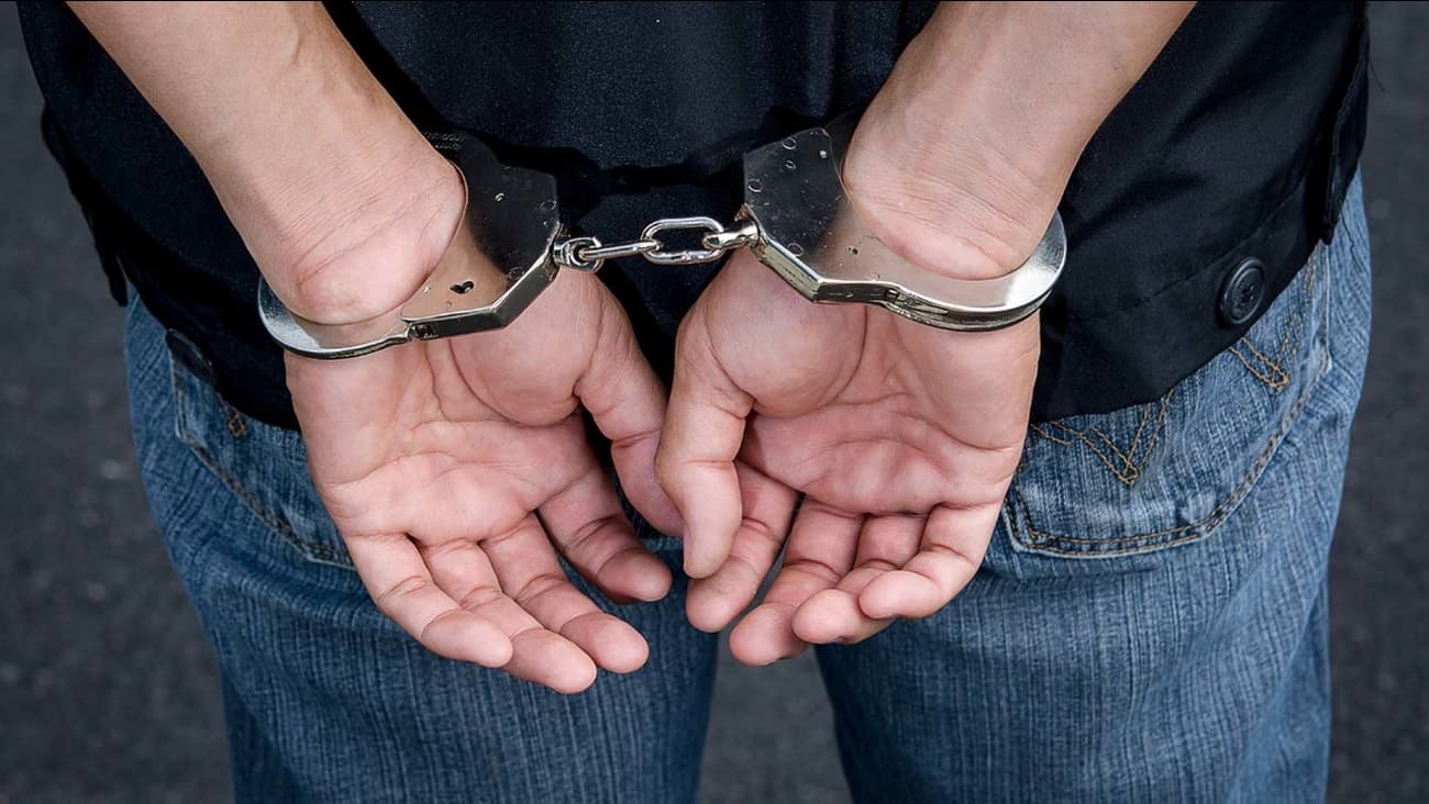 Arrestohet një person, po transportonte 15 emigrantë