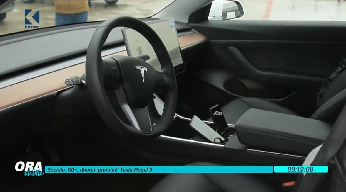 Ahmet Selmani, fitues i veturës TESLA 3, premia e fundit nga GO+ (VIDEO)