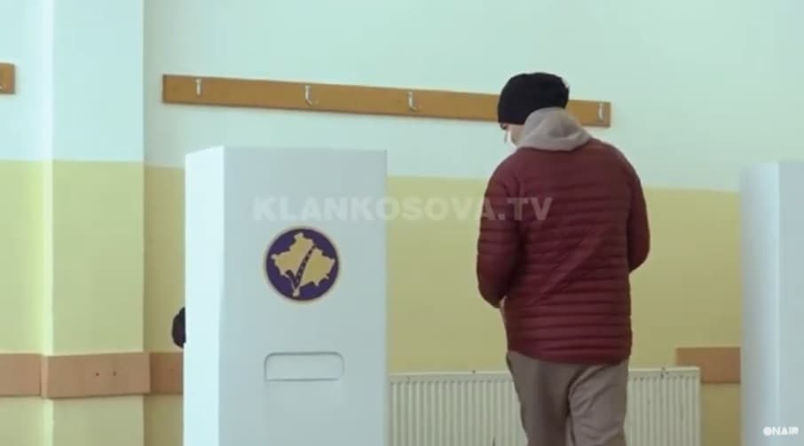 Hoti nuk ia del as në fshatin e tij të lindjes –  fiton VV (VIDEO)