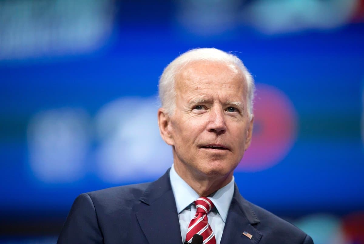 Biden u bën thirrje amerikanëve: Mos pritni më për t'u vaksinuar kundër COVID-19