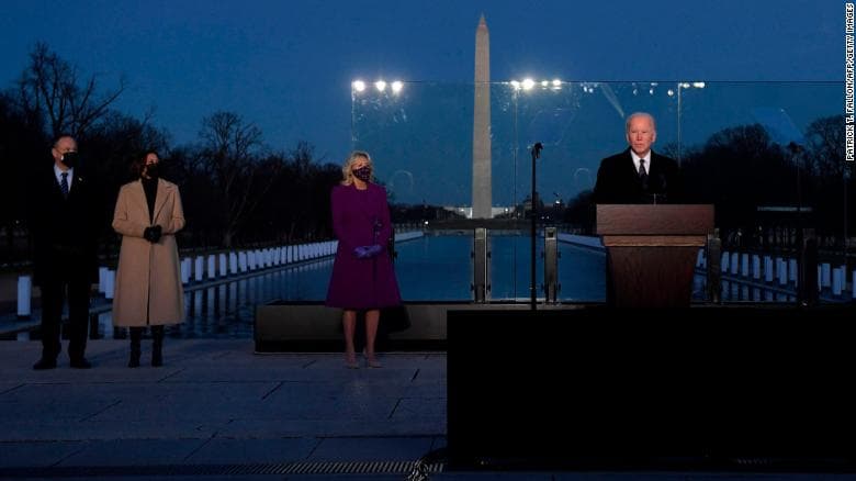 Me ndezjen e qirinjve, Biden do të nderojë 500 mijë viktimat nga koronavirusi