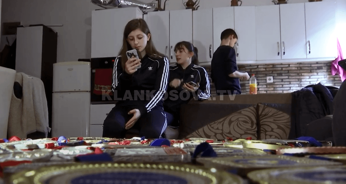 Kampionët e familjes Gashi në karate (VIDEO)
