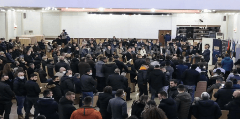 Tubimet politike “bahçe” për virusin (VIDEO)