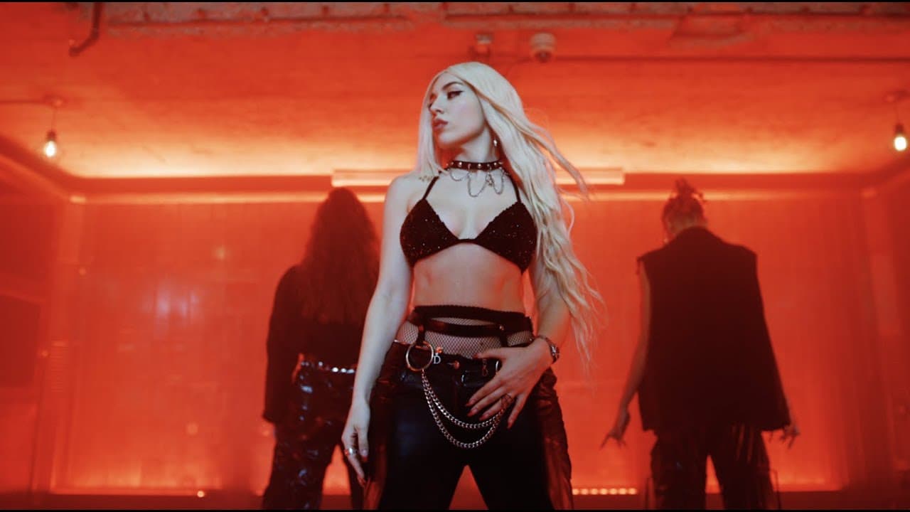 Ava Max tregon historinë e saj, shqip kishte folur edhe në kopsht