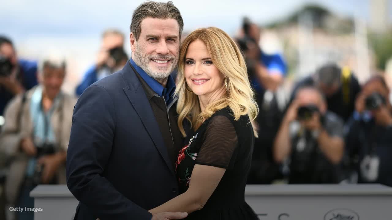 John Travolta hapet rreth luftës me pikëllimin pas vdekjes së gruas