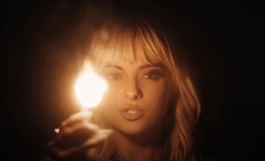 Bebe Rexha publikon këngë të re (VIDEO)