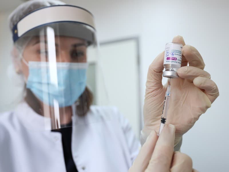 Kanadaja autorizon AstraZeneca edhe për mbi 45 vjeçarët