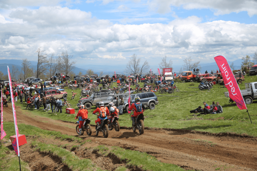 Mbahet Motomiting-u me mbi 200 motoçiklistë nga vendi dhe rajoni
