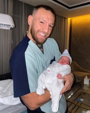 Conor McGregor bëhet baba për herë të tretë