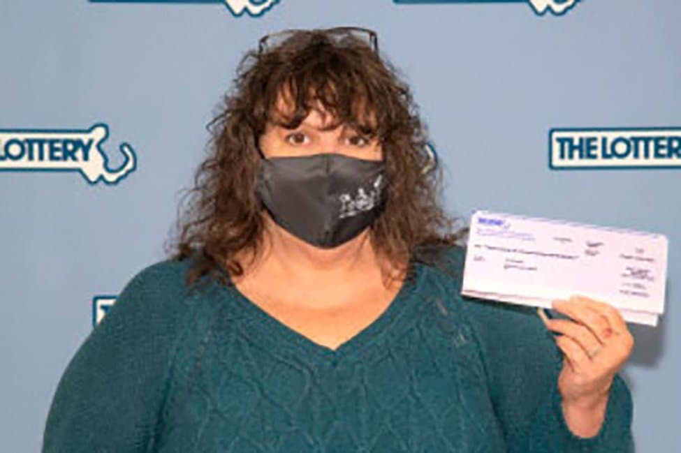 E kishte në dorë tiketën gërvishtëse 1 milion dollarëshe, vendos t’ia rikthejë pronares