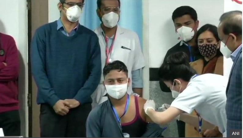 COVID-19: India fillon vaksinimin e qytetarëve mbi 18 vjeç