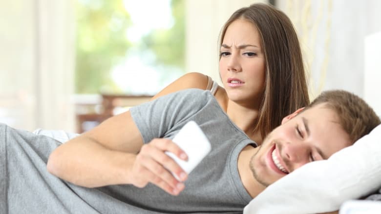 Njerëzit, mosha e të cilëve përfundon me 9 tradhtojnë, thotë sondazhi