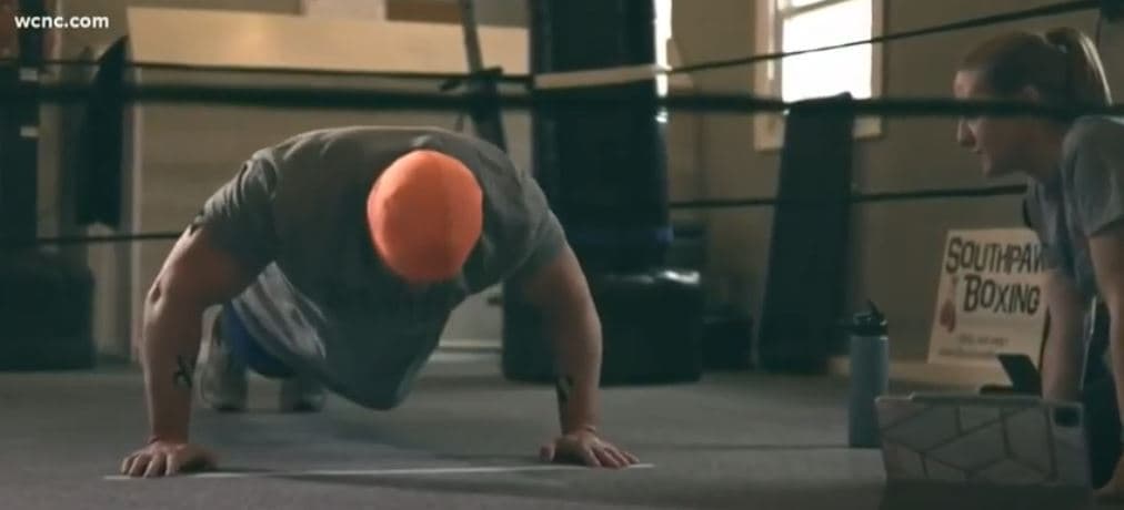 Veterani theu rekordin me 3 mijë e 500 pompa brenda një ore (VIDEO)