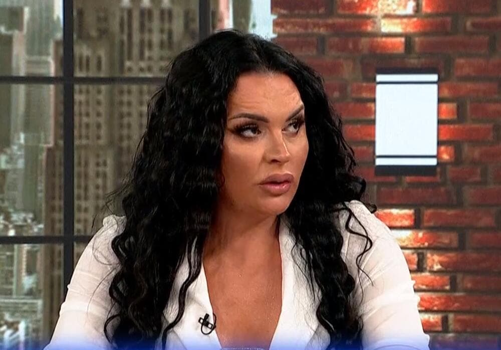 Këngëtarja dhe prostituta serbe thotë se punëtorët e fabrikës marrin kredi për të qenë me të