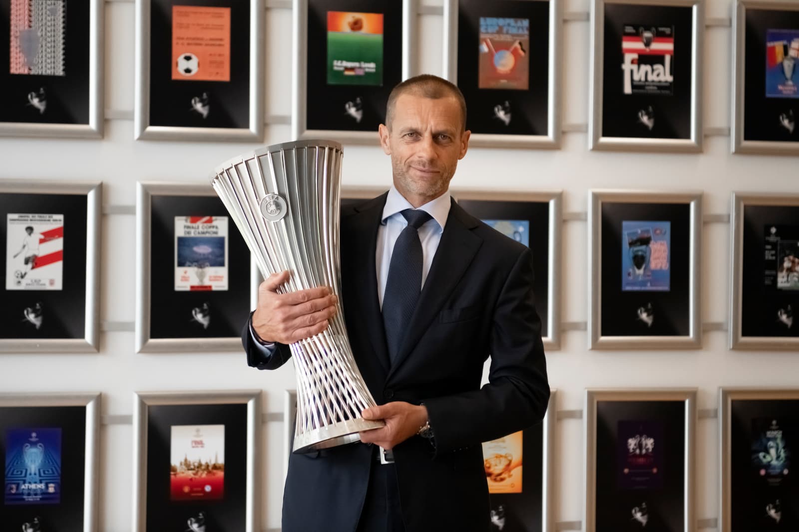 Zbulohet trofeu i Conference League, do të transmetohet në Artmotion dhe Klan Kosova