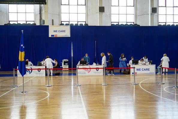 Të moshuarve u mungon asistenca dhe thjeshtëzimi i procesit të aplikimit për t'u vaksinuar kundër COVID-19