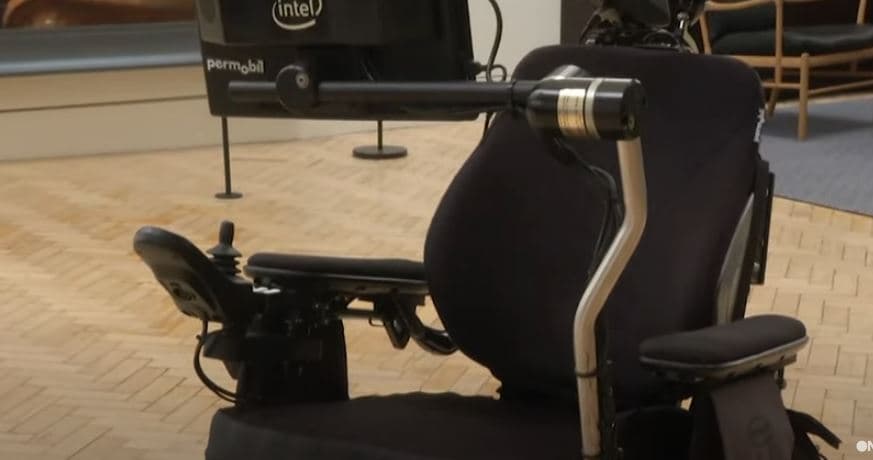 Zyra dhe arkivat e Stephen Hawking do të shfaqen në muze (VIDEO)
