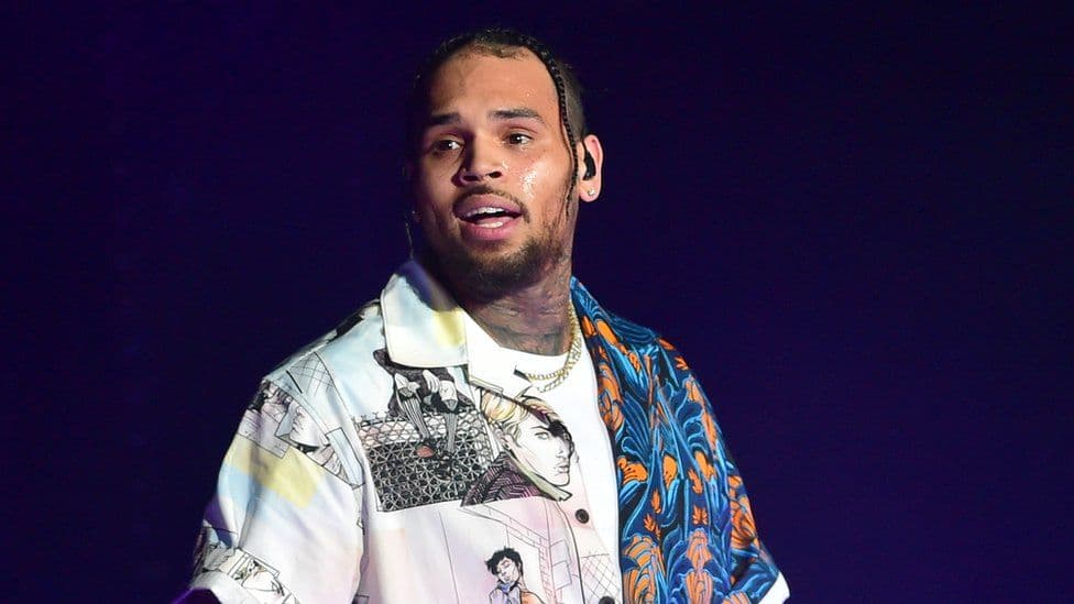 Chris Brown akuzohet për sulm fizik ndaj një gruaje