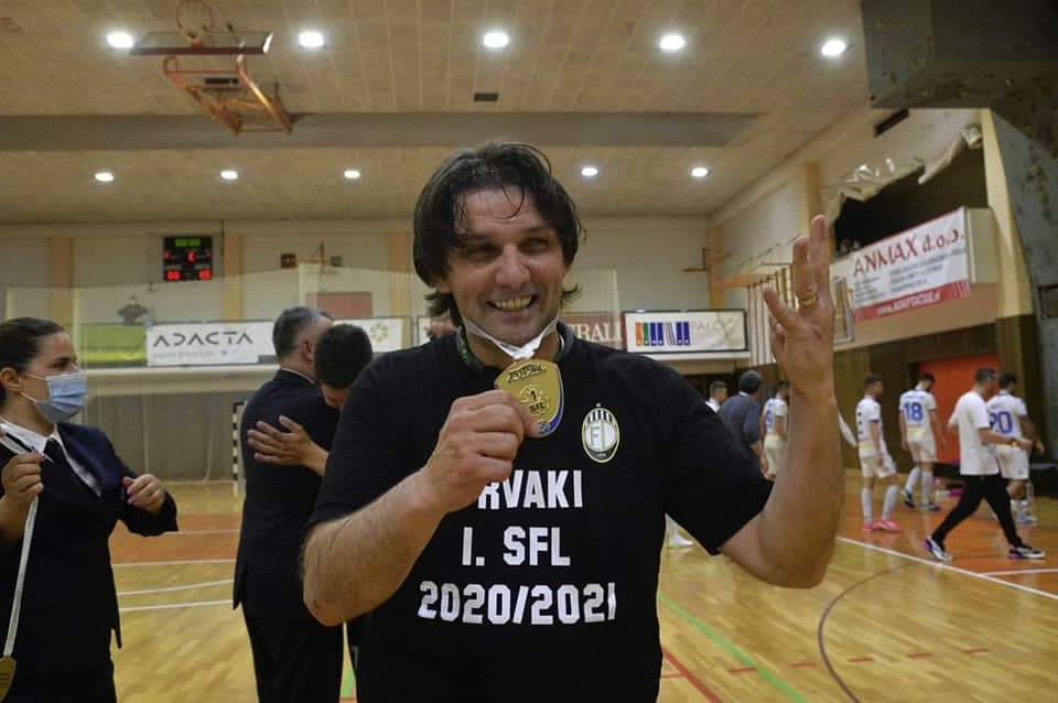 Trajneri shqiptar shpallet kampion në Slloveni