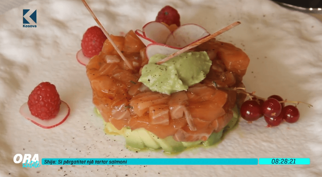 Si përgatitet një tartar salmoni? (VIDEO)