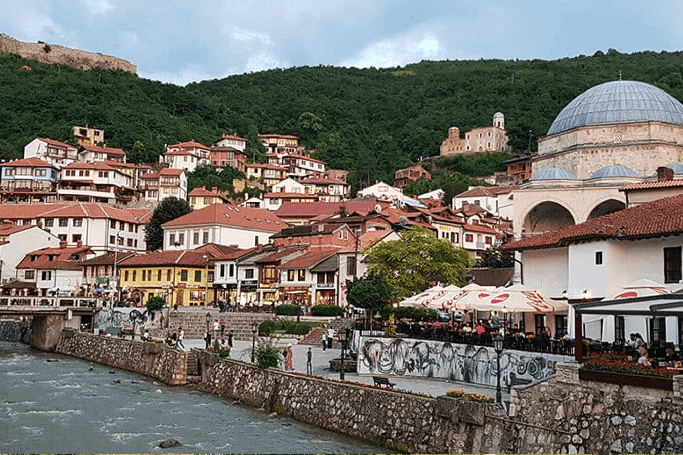 Rrahje para urgjencës në Prizren, një i plagosur e disa të lënduar - ndalohen nëntë persona