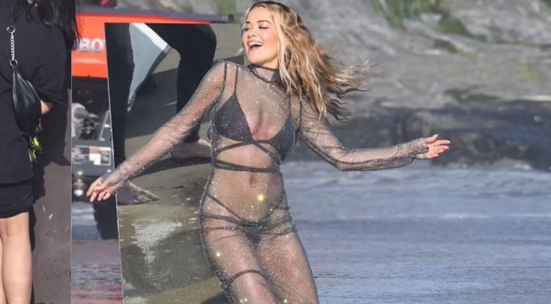 Rita Ora ekzpozon linjat trupore në plazhet e Miamit (FOTO)