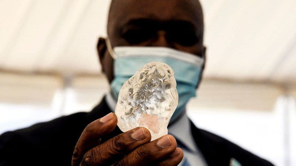 Diamanti i gjetur në Afrikën e Jugut, i treti më i madhi në botë (FOTO)