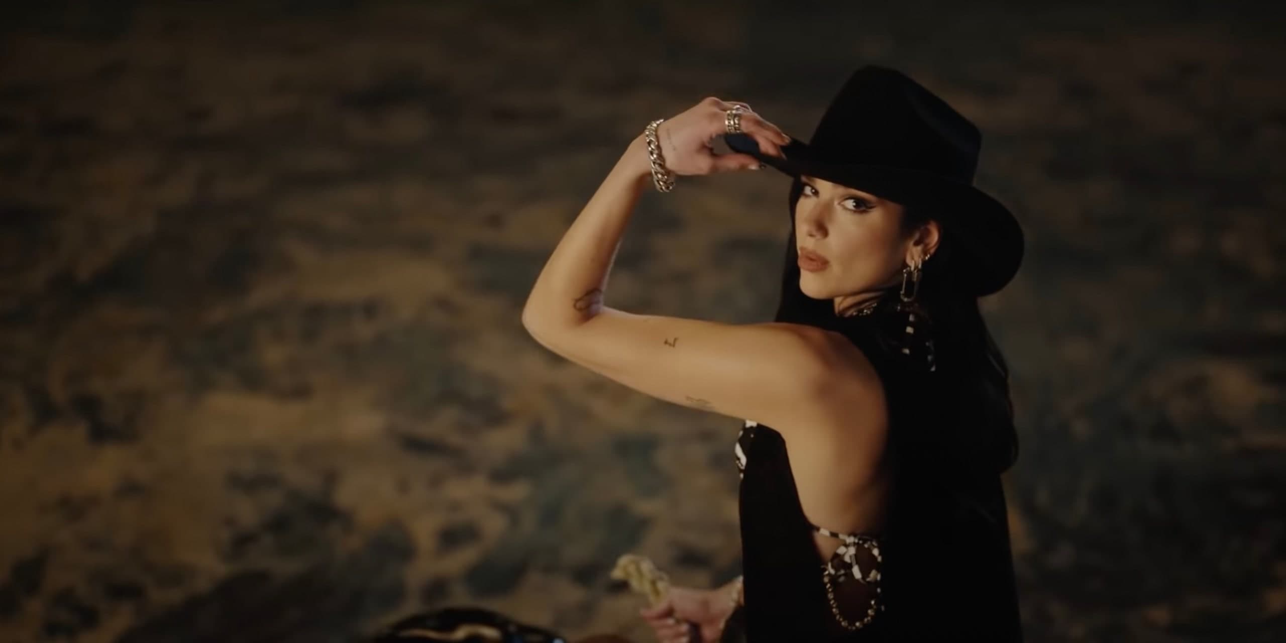 Dua Lipa publikon klipin e këngës "Love Again" (VIDEO)