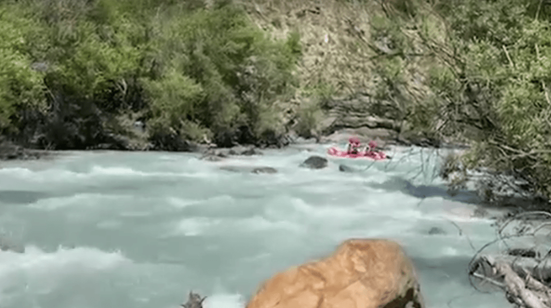Kombëtarja e Serbisë dështon në “Rafting 2021”, anëtarët e saj bien në ujë (VIDEO)