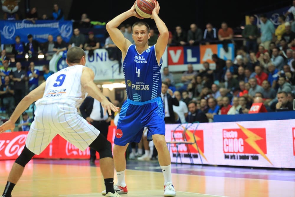 Pensionohet basketbollisti Edmond Azemi, gjatë karrierës së tij fitoi 36 trofe
