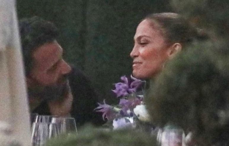 Jennifer Lopez dhe Ben Affleck ndajnë pamje nga darka e tyre familjare