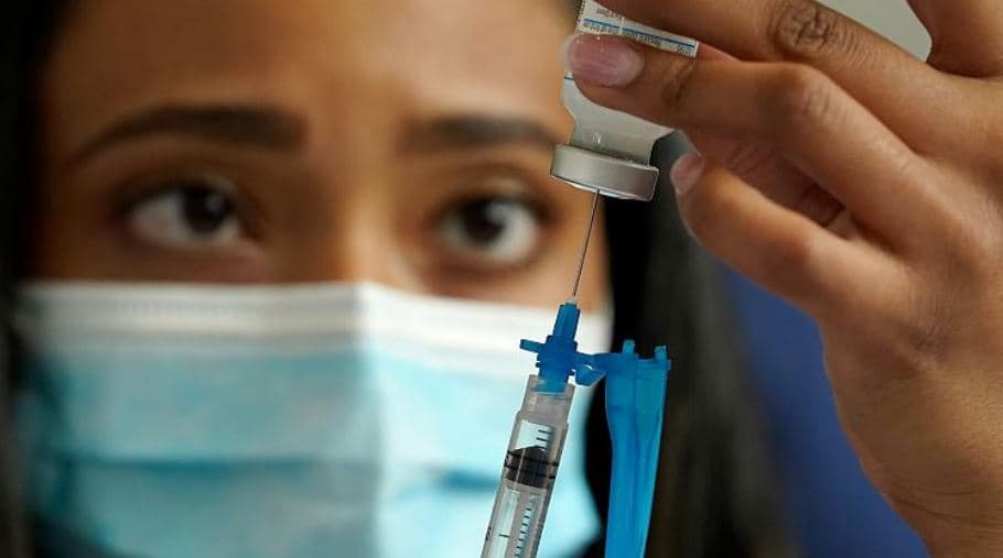 Përfitimet e vaksinës COVID-19 tejkalojnë rreziqet, thonë ekspertët