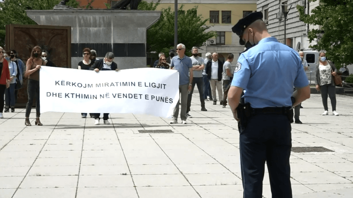 Protestojnë punëtorët e Lotarisë: Jemi në hall pa paga