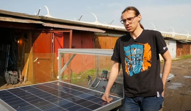 Rusi krijon makinë elektrike, mbushet me panele diellore (VIDEO)