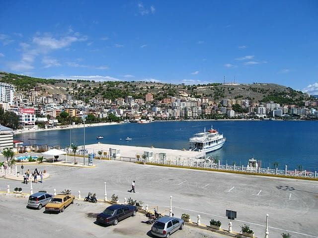 Vdekja e kamarierit në Sarandë, gjykata liron montuesin e ashensorit