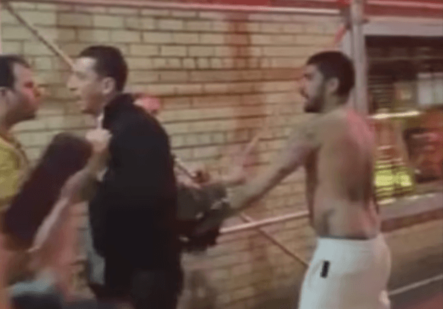 Zayn Malik pa bluzë veshur përleshet me disa persona në dy të mëngjesit (VIDEO)