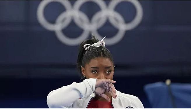 Simone Biles nuk do të mbrojë titullin e saj Olimpik