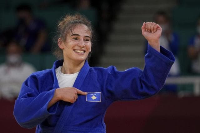 Associated Press: Nora Gjakova fiton të artën në ditën e zisë për Kosovën