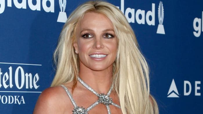 Babai i jepte koktej droge dhe e kontrollonte makishmalisht Britney Spears