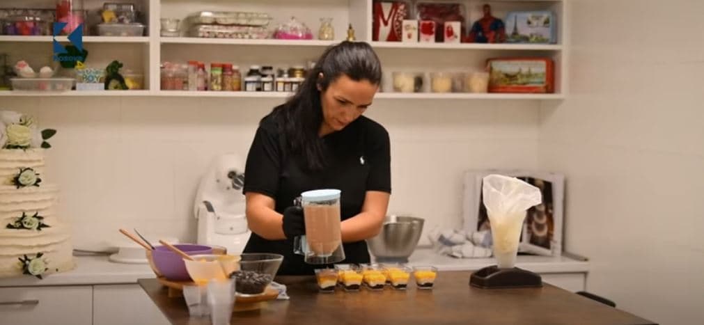 Si përgatitet choko tropikana në gotë? (VIDEO)
