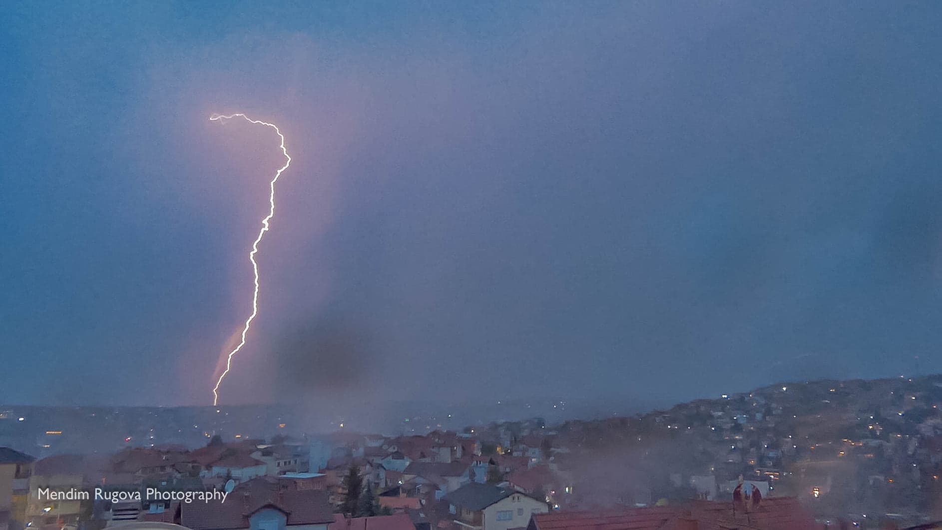 Fotografi të rrufesë në Prishtinë