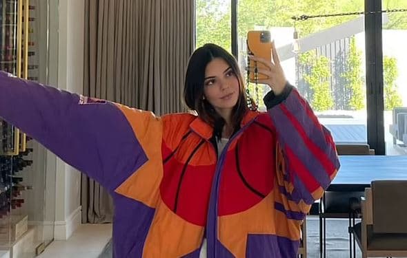 Kendall Jenner e mbështet të dashurin e saj, vesh xhaketë me simbole të ekipit të tij, Phoenix Suns