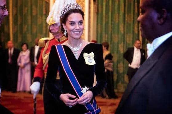 Kate Middleton tërheq vëmendjen me stolitë e saj