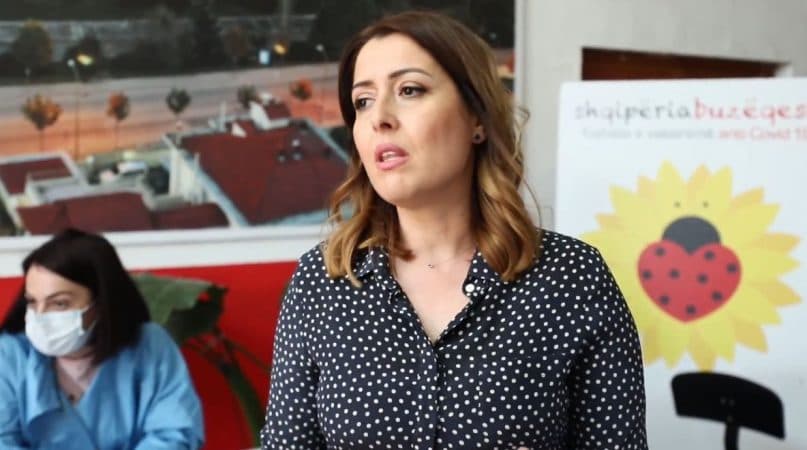 Manastirliu apel qytetarëve që nuk janë vaksinuar