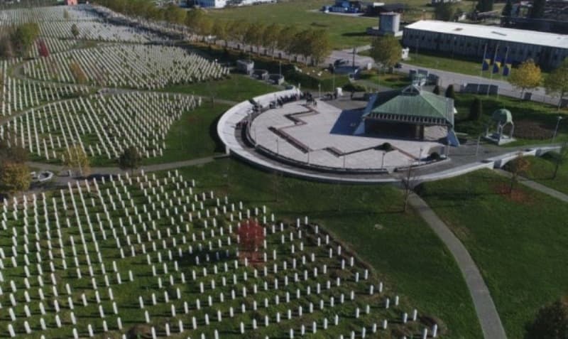 27 vjet nga masakra e Srebrenicës (VIDEO)