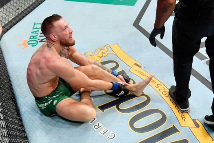 Conor McGregor humb ndaj Dustin Poirer, theu këmbën (VIDEO)