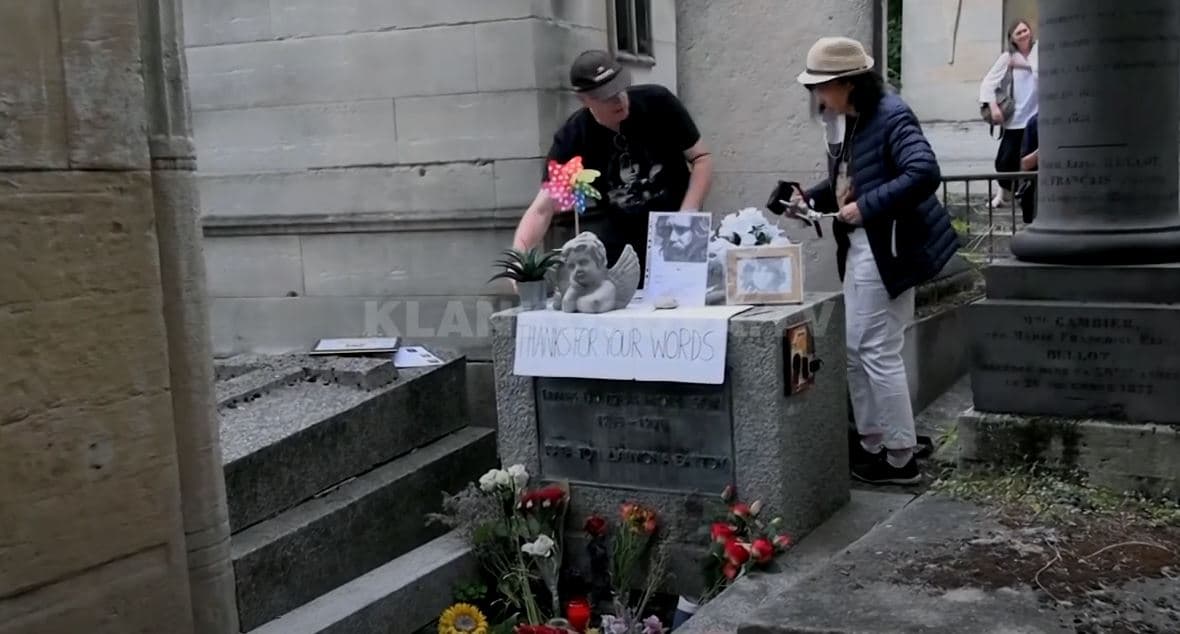 Fansat përkujtojnë Morrisonin në 50-vjetorin e vdekjes (VIDEO)