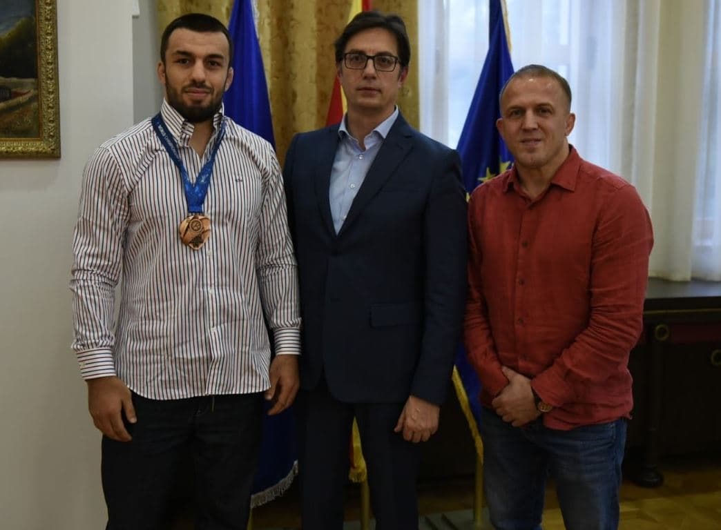 Për herë të dytë brenda 20 vjetësh, trajnerit shqiptar i pamundësohet pjesëmarrja në Olimpiadë