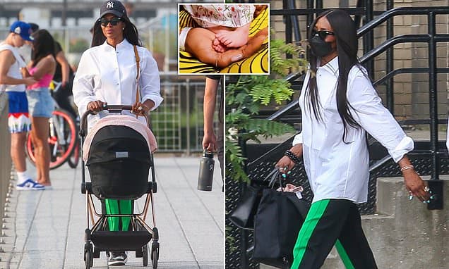 Naomi Campbell plot stil, shetit vajzën rrugëve të New York-ut